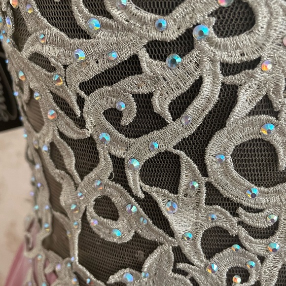 BNWT La Femme chiffon gown - Picture 7 of 10